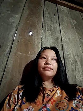 Snapshot of MuiNay chatting on October 1, 2025, 10:49 pm MuiNay online show from October 1, 2025, 10:49 pm