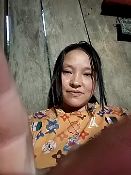 Snapshot of MuiNay chatting on October 2, 2025, 10:55 am MuiNay online show from October 2, 2025, 10:55 am