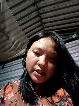 Snapshot of MuiNay chatting on October 4, 2025, 11:19 am MuiNay online show from October 4, 2025, 11:19 am