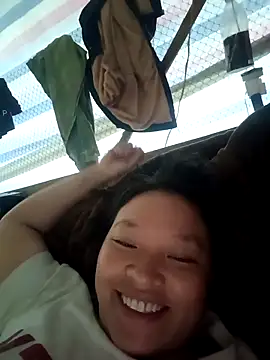 Snapshot of MuiNay chatting on October 7, 2025, 3:04 am MuiNay online show from October 7, 2025, 3:04 am