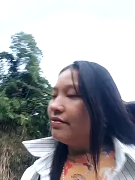 Snapshot of MuiNay chatting on October 27, 2025, 11:41 pm MuiNay online show from October 27, 2025, 11:41 pm