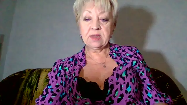 Snapshot of DianaQDream chatting on April 5, 2026, 2:20 am DianaQDream online show from April 5, 2026, 2:20 am