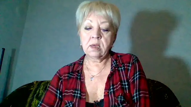 Snapshot of DianaQDream chatting on April 7, 2026, 2:56 am DianaQDream online show from April 7, 2026, 2:56 am