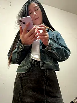 crhong666 online show from October 29, 2025, 12:13 am