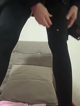 crhong666 online show from February 3, 2026, 12:42 am