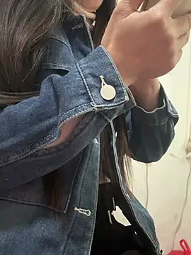 crhong666 online show from March 11, 2026, 12:27 am