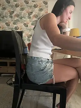 Snapshot of LesAmantsAE2 chatting on March 18, 2026, 8:39 am LesAmantsAE2 online show from March 18, 2026, 8:39 am