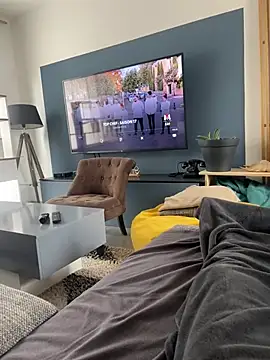 Snapshot of LesAmantsAE2 chatting on April 11, 2026, 12:31 pm LesAmantsAE2 online show from April 11, 2026, 12:31 pm