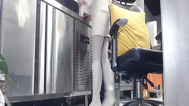 Eileen-L online show from September 30, 2025, 12:59 am