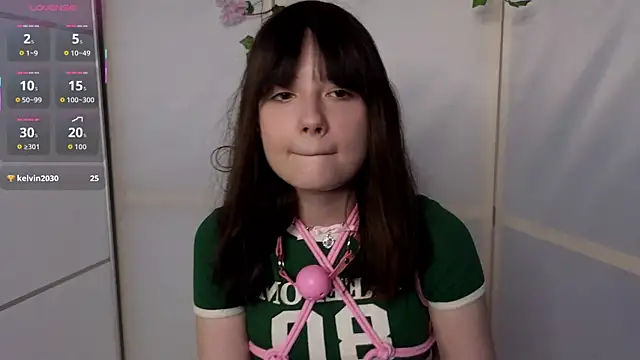 Honeey Beee online show from November 14, 2025, 5:11 pm