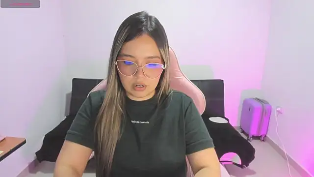 Snapshot of Alana_Banana_ chatting on November 25, 2025, 9:59 pm Alana Banana online show from November 25, 2025, 9:59 pm