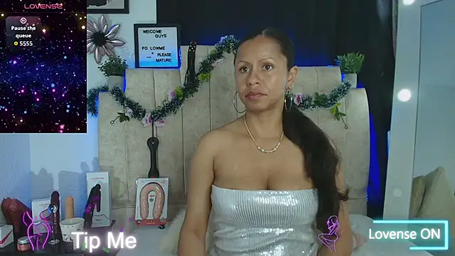 Catherine mature45 online show from December 15, 2025, 6:23 pm