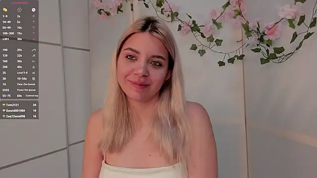 Snapshot of BlissBoardley chatting on September 22, 2025, 5:04 pm BlissBoardley online show from September 22, 2025, 5:04 pm