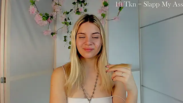 Snapshot of BlissBoardley chatting on October 10, 2025, 7:07 am BlissBoardley online show from October 10, 2025, 7:07 am