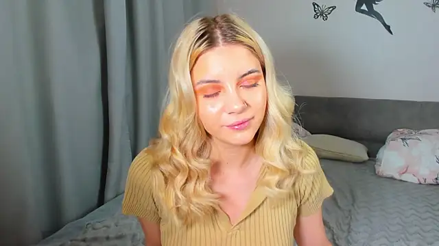 Snapshot of BlissBoardley chatting on October 14, 2025, 6:14 am BlissBoardley online show from October 14, 2025, 6:14 am