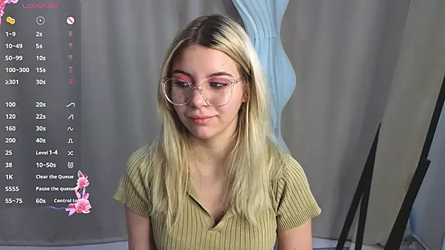 Snapshot of BlissBoardley chatting on October 20, 2025, 6:03 am BlissBoardley online show from October 20, 2025, 6:03 am