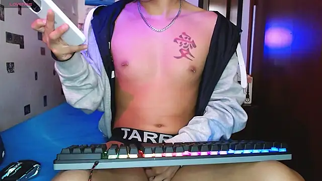 Snapshot of DannyPhantom555 chatting on March 19, 2026, 8:35 pm DannyPhantom555 online show from March 19, 2026, 8:35 pm