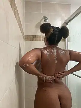 LuckyKhloe online show from May 5, 2026, 7:22 pm