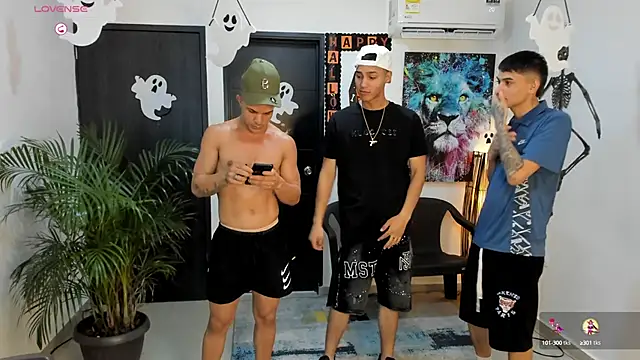 Snapshot of Playhardsex_ chatting on October 5, 2025, 11:02 pm Playhardsex  online show from October 5, 2025, 11:02 pm