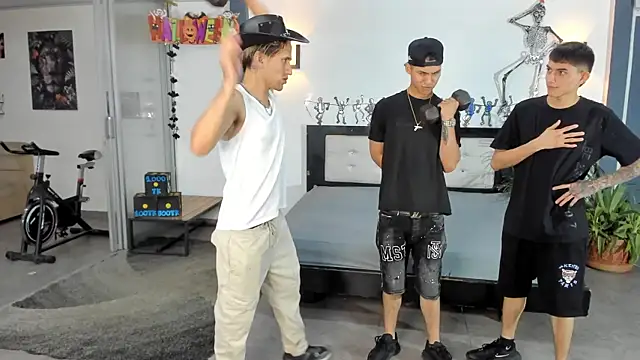 Snapshot of Playhardsex_ chatting on October 11, 2025, 10:52 pm Playhardsex  online show from October 11, 2025, 10:52 pm