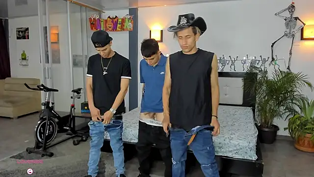 Snapshot of Playhardsex_ chatting on October 12, 2025, 10:53 pm Playhardsex  online show from October 12, 2025, 10:53 pm