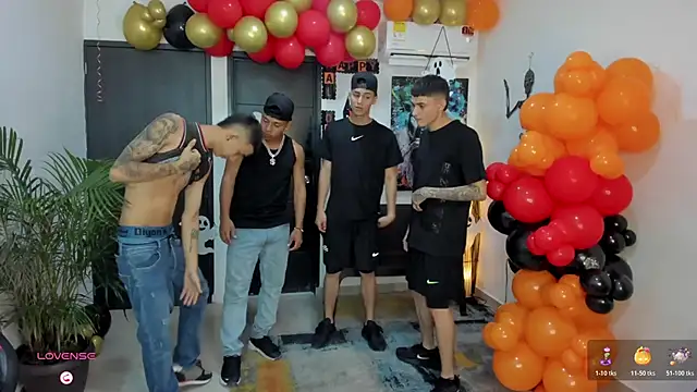 Snapshot of Playhardsex_ chatting on October 21, 2025, 11:05 pm Playhardsex  online show from October 21, 2025, 11:05 pm