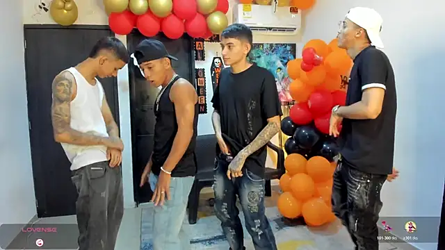 Snapshot of Playhardsex_ chatting on October 25, 2025, 11:10 pm Playhardsex  online show from October 25, 2025, 11:10 pm