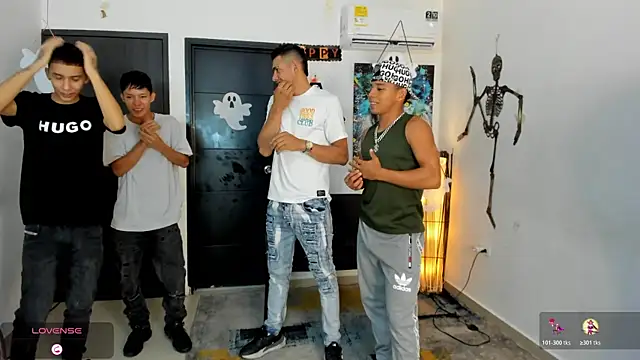 Snapshot of Playhardsex_ chatting on October 28, 2025, 11:18 pm Playhardsex  online show from October 28, 2025, 11:18 pm