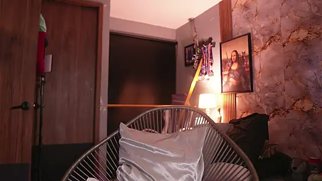 hannachris- online show from December 1, 2025, 11:10 pm