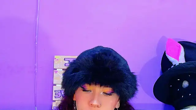 CristalRose online show from April 30, 2026, 8:57 pm