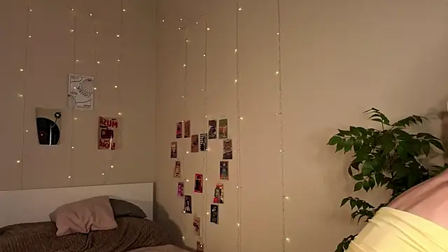 GeorginaHarn online show from October 17, 2025, 8:06 am