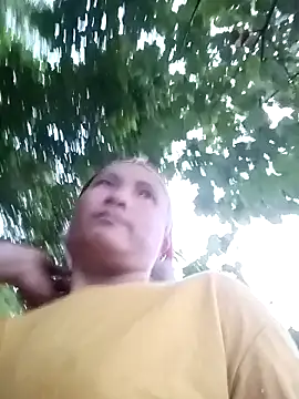 Love-Mama33 online show from October 20, 2025, 10:38 am