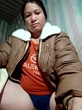 Love-Mama33 online show from February 18, 2026, 11:33 pm