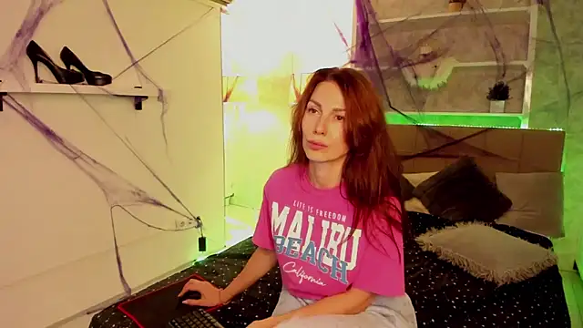 IsabelKiss online show from November 4, 2025, 1:32 pm