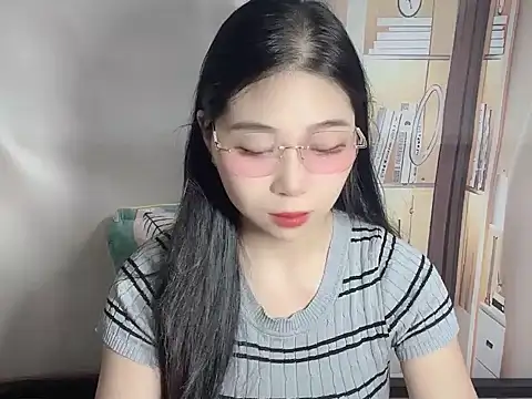 Strawberry18x online show from September 9, 2025, 1:38 am