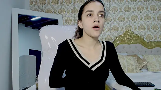 Snapshot of JessB_ chatting on October 4, 2025, 7:34 pm JessB online show from October 4, 2025, 7:34 pm