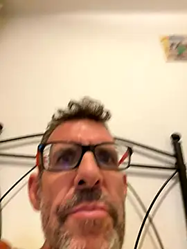 gigolobcn online show from October 3, 2025, 2:25 pm