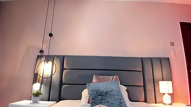 AelinDuvalier online show from October 8, 2025, 6:27 pm