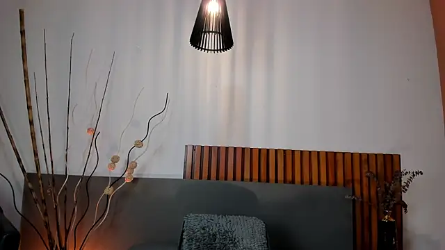 AelinDuvalier online show from December 19, 2025, 6:48 pm