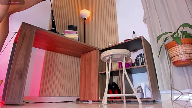 Anastacia lestrange online show from June 7, 2026, 1:43 am
