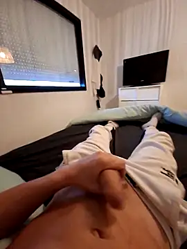 Snapshot of Yoaannn chatting on October 28, 2025, 3:47 pm Yoaannn online show from October 28, 2025, 3:47 pm