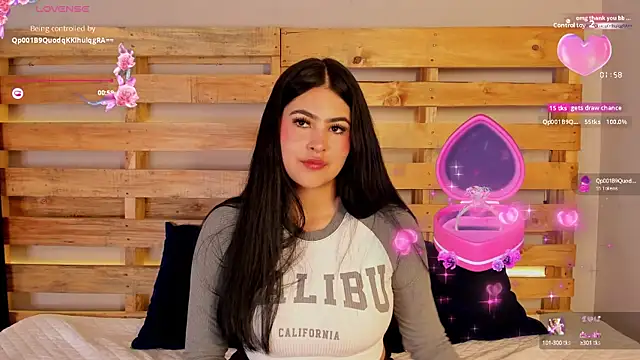 Emma  clark  online show from September 19, 2025, 12:28 pm