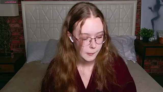 Snapshot of MandyMils chatting on November 9, 2025, 12:25 pm MandyMils online show from November 9, 2025, 12:25 pm