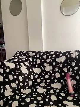 Snapshot of Zara_Bel chatting on October 24, 2025, 6:37 pm Zara Bel online show from October 24, 2025, 6:37 pm