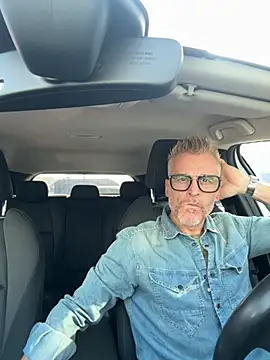 Snapshot of Axl_hot chatting on September 20, 2025, 7:42 am Axl hot online show from September 20, 2025, 7:42 am