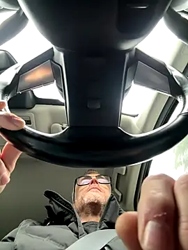 Axl hot online show from December 20, 2025, 8:43 am