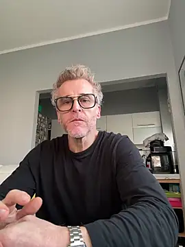 Axl hot online show from February 27, 2026, 10:59 am