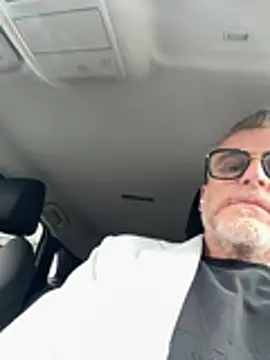 Axl hot online show from May 4, 2026, 10:33 am