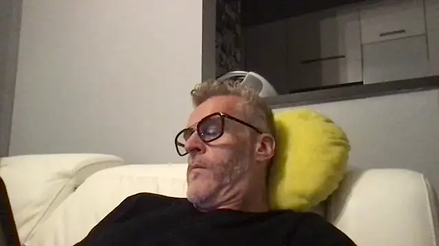 Axl hot online show from May 6, 2026, 8:03 pm