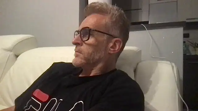 Axl hot online show from May 8, 2026, 10:37 pm